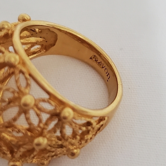 Avon Gold Tone Spun Blossoms Ring - Picture 5 of 7